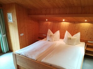 1 bedroom, in-room safe, WiFi, bed sheets