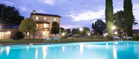 Outdoor pool, pool umbrellas, sun loungers