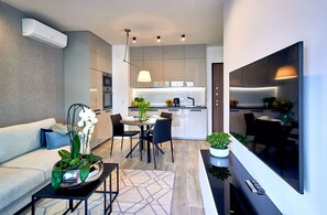 Exclusive Apartment | Living room | 43-inch LCD TV with cable channels, TV - Mennica Residence (Warsaw)