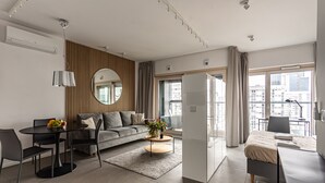 City Apartment | In-room safe, soundproofing, iron/ironing board, WiFi (free) - Mennica Residence (Warsaw)