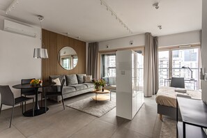 City Apartment | In-room safe, soundproofing, iron/ironing board, free WiFi