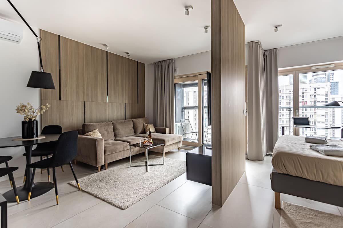 City Apartment | 1 bedroom, in-room safe, soundproofing, iron/ironing board