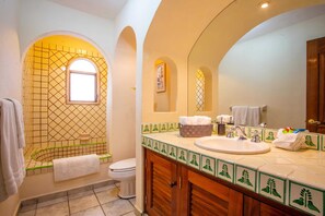 Regadera y secadora de cabello 