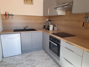 Réfrigérateur, micro-ondes, four, lave-vaisselle