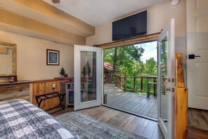 2 bedrooms, iron/ironing board, free WiFi, bed sheets - *Perfect 2BD Family Getaway! Treehouse + Arcade* (Sevierville)