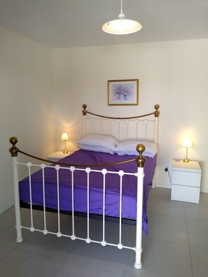 2 habitaciones, tabla de planchar con plancha y wifi gratis 