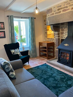 Smart TV, fireplace