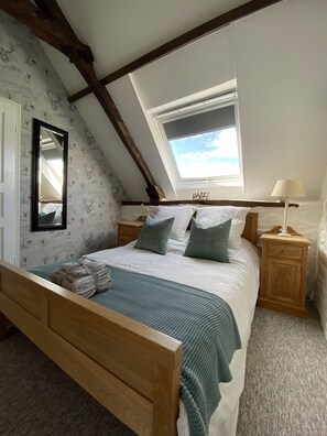 2 habitaciones, tabla de planchar con plancha y cuna de viaje 