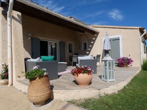 Terrace/patio - Family villa with swimming pool and garden in Drôme Provençale (Rochegude)