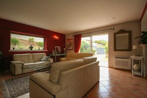 Televisio, pöytäjalkapallopöytä