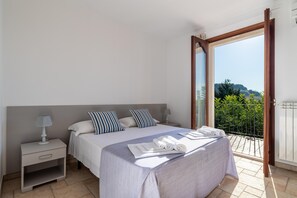 3 chambres, fer et planche à repasser, Wi-Fi gratuit, draps fournis