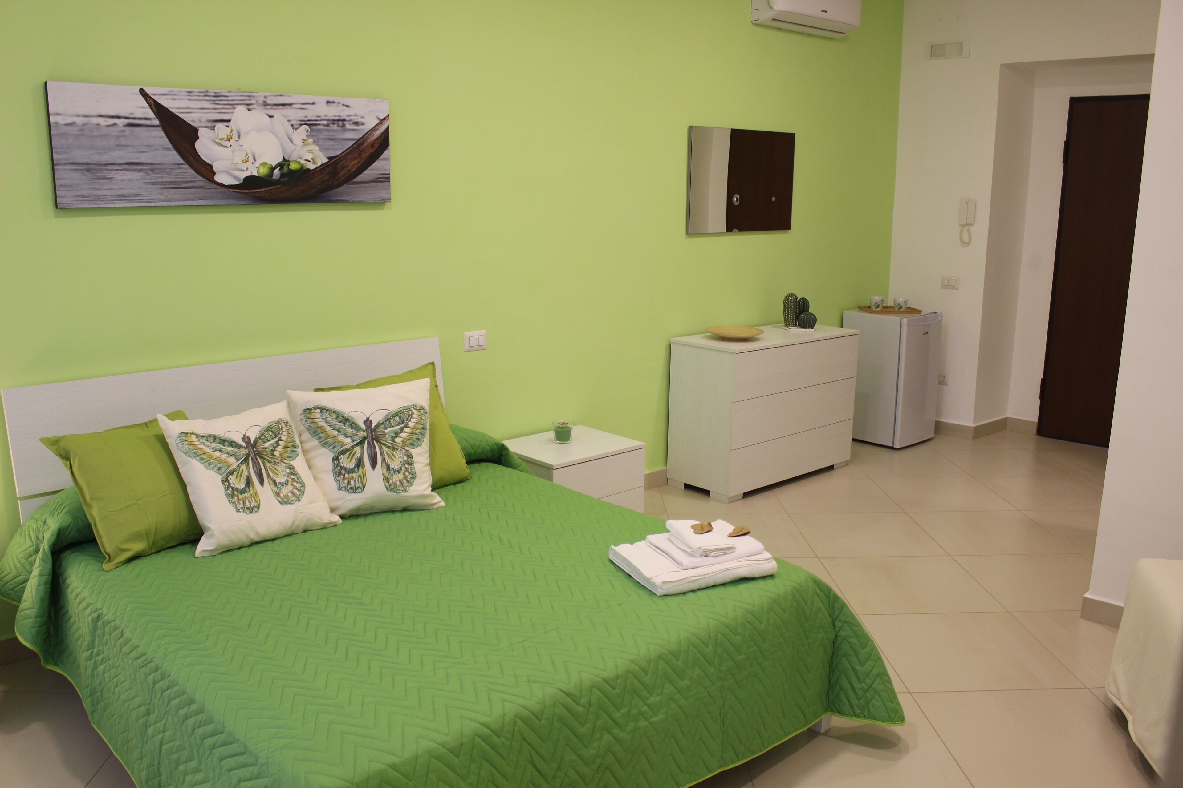 1 camera, culla da viaggio, Wi-Fi gratuito, lenzuola