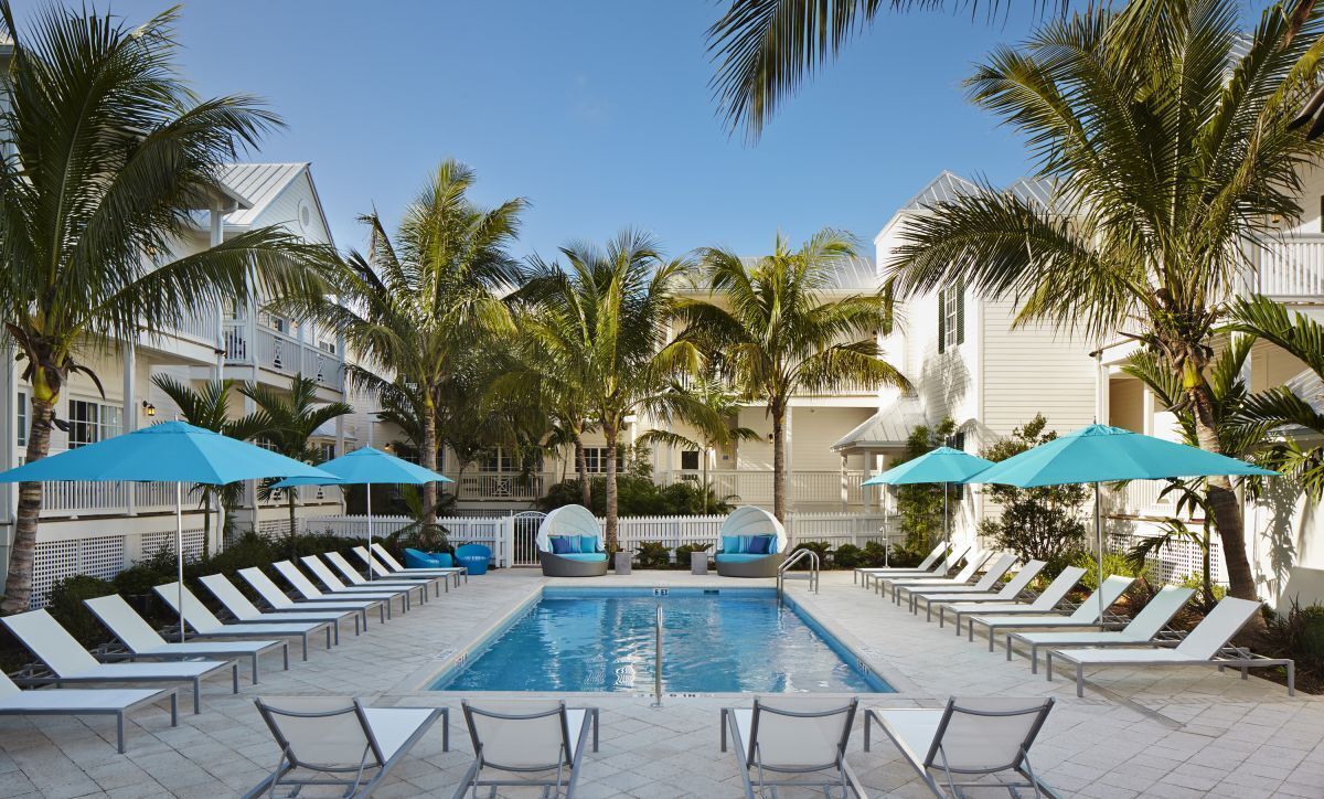 Amazing Getaway Location! 4 Modish Units, 3 Pools, Onsite Restaurant, Tiki Bar!