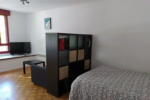 Desk, free WiFi, bed sheets