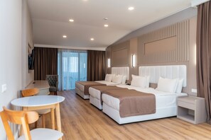 Family Apartment | Minibar, desk, laptop workspace, soundproofing - Era Palace Hotel (Batumi)