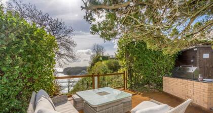 Stunning Luxury Detached Coastal Home With Exclusive Sea Views.+Luxury Hot Tub