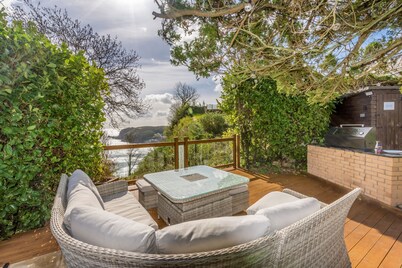 Stunning  Luxury Detached Coastal Home With Exclusive Sea Views.+Luxury Hot Tub