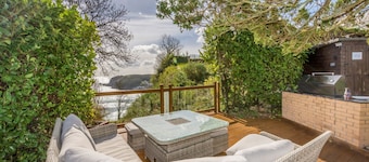 Stunning Luxury Detached Coastal Home With Exclusive Sea Views.+Luxury Hot Tub