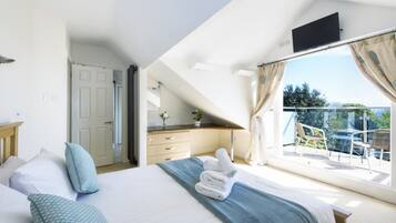 6 chambres, bureau, fer et planche Ă repasser, lit parapluie