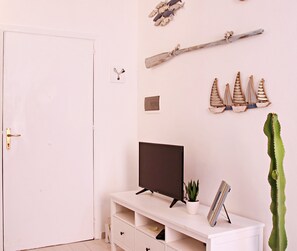 Leilighet – deluxe | Oppholdsområde | TV