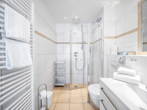 Hair dryer, slippers, towels, soap - Living-World (Heidelberg)
