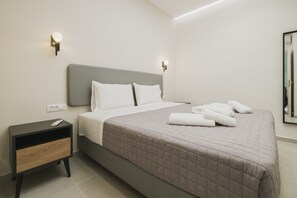 City Double Room | Soundproofing, iron/ironing board, travel cot, free WiFi - Central Apartment 1 near Old Town & Bus Station (Chania)