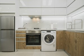 Quarto casal urbano | Cozinha privada | Geladeira, cooktop, cafeteira/chaleira, chaleira elétrica