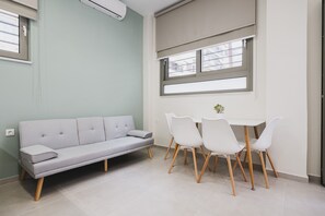 Quarto casal urbano | Área de estar | TV de tela plana