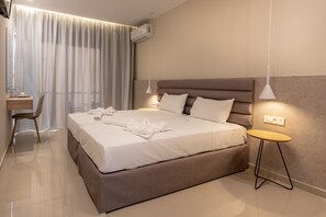 Quarto casal ou duplo standard | Roupas de cama antialérgicas, cofres nos quartos