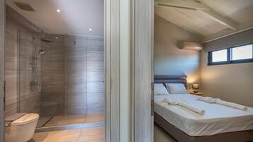 Studio Suite tiện nghi đơn giản | Bộ đồ giường kháng dị ứng, két bảo mật tại phòng