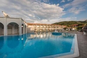 Outdoor pool, open 8:00 AM to 8:00 PM, pool umbrellas, sun loungers - Papillon (Zakynthos)