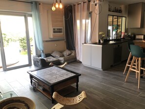 智能电视、书、立体声音响、打印机