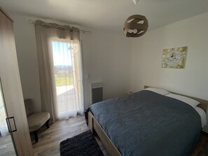 3 Schlafzimmer, Bügeleisen/Bügelbrett, Reisekinderbett, kostenloses WLAN