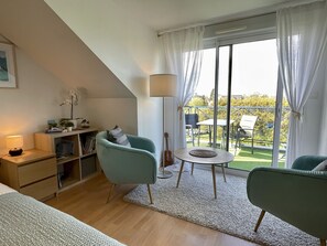 1 habitación, tabla de planchar con plancha, wifi gratis y ropa de cama 