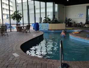 Sisäuima-allas, ulkouima-allas