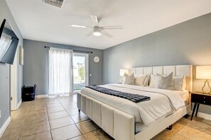 3 Schlafzimmer, Schreibtisch, Bügeleisen/Bügelbrett, Reisekinderbett