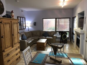 Smart TV, fireplace, streaming services - LAKESHORE VILLAS BEACH COWBOY VILLA (Osoyoos)