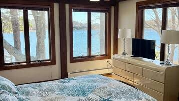 6 bedrooms, iron/ironing board, free WiFi, bed sheets
