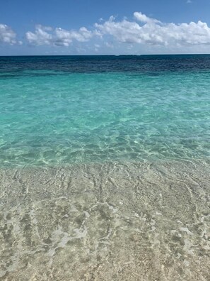 Am Strand, Liegestühle, Strandtücher