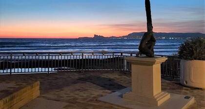 3 min à pied & 200 m Grande Plage des Lecques - T2 Terrasse & Jardin -Carré d'Or