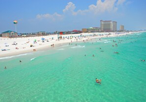 Beach nearby, beach towels - Epic Spring Break in Pensacola Nightlife! (Pensacola)