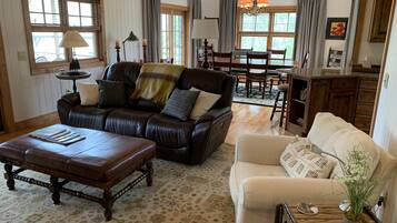 Smart TV, fireplace, DVD player, ping pong