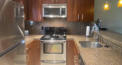 Stunning lake, golf course and Mountain View’s.