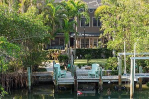 Property grounds - Rum Cove-Magical Tropical Oasis: Pool/Hot Tub, Golf Cart, Kayak, SUPs & MORE (Anna Maria)