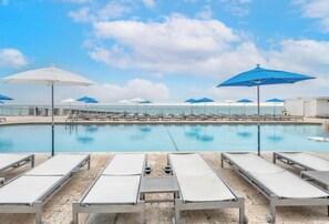 Piscine extérieure, piscine chauffée