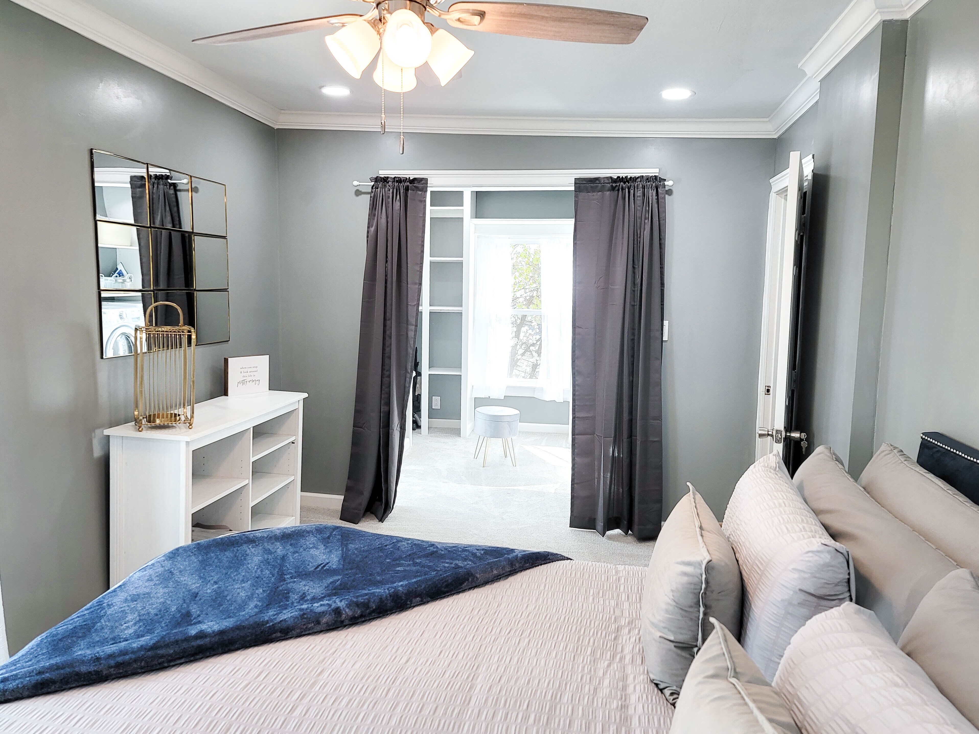 Beautifully Updated West Plaza Home. 3bd 2bth, w/ 2 Cal King. Perfect location!