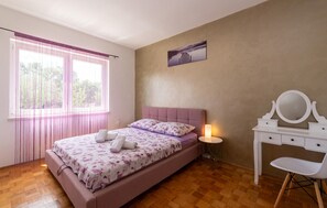 3 chambres, lit parapluie, Wi-Fi gratuit, draps fournis