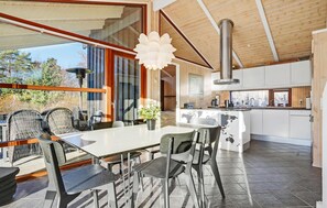 Dining - Nice home in Grenaa with sauna (Grenaa)