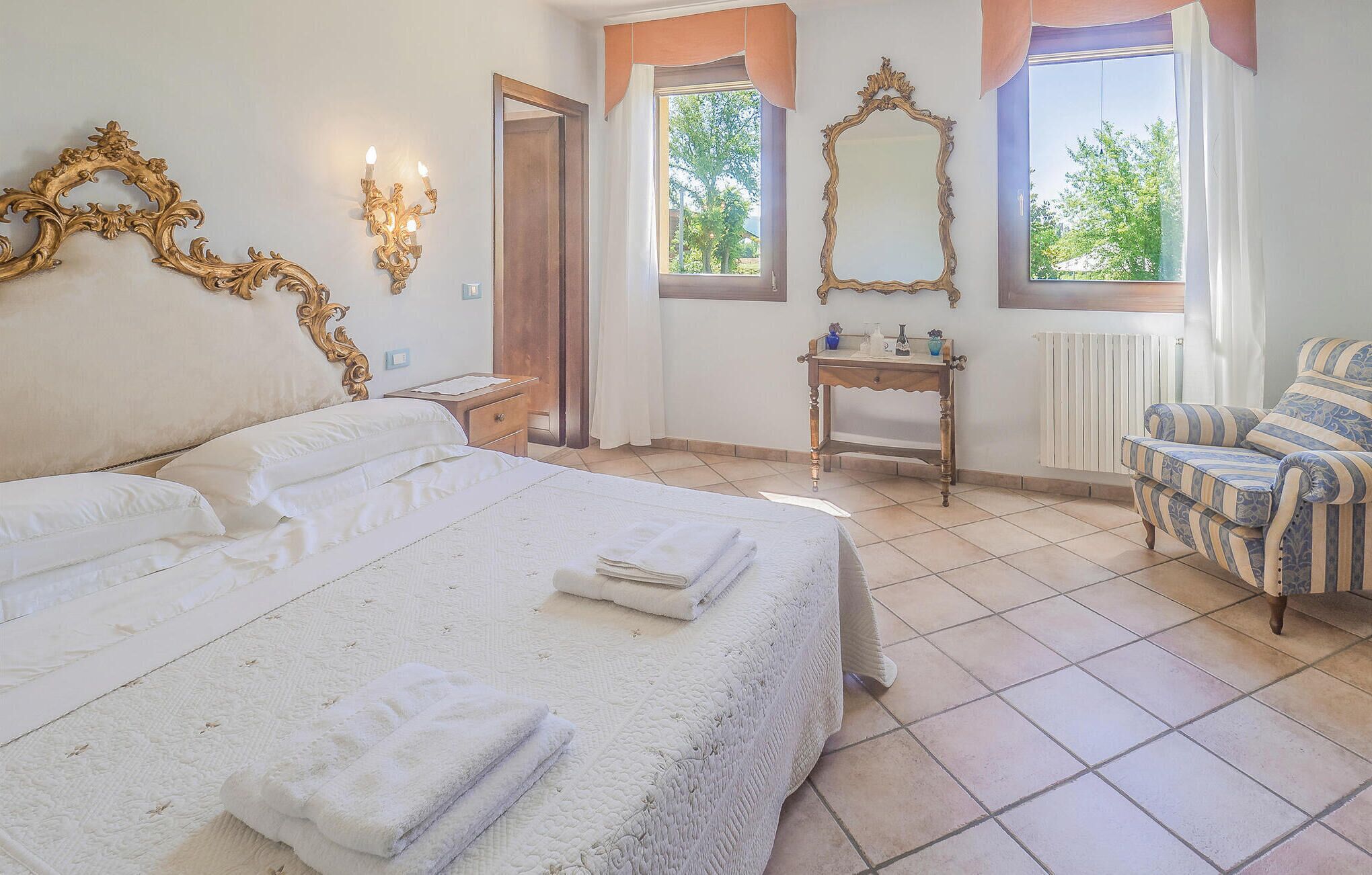 4 bedrooms, travel crib, free WiFi