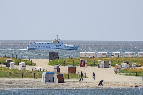 Una spiaggia nelle vicinanze, pesca